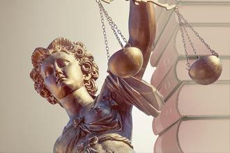 Lady Justice statue with a scales | personal injury lawyer | The Law Offices of Edward Smith LLC