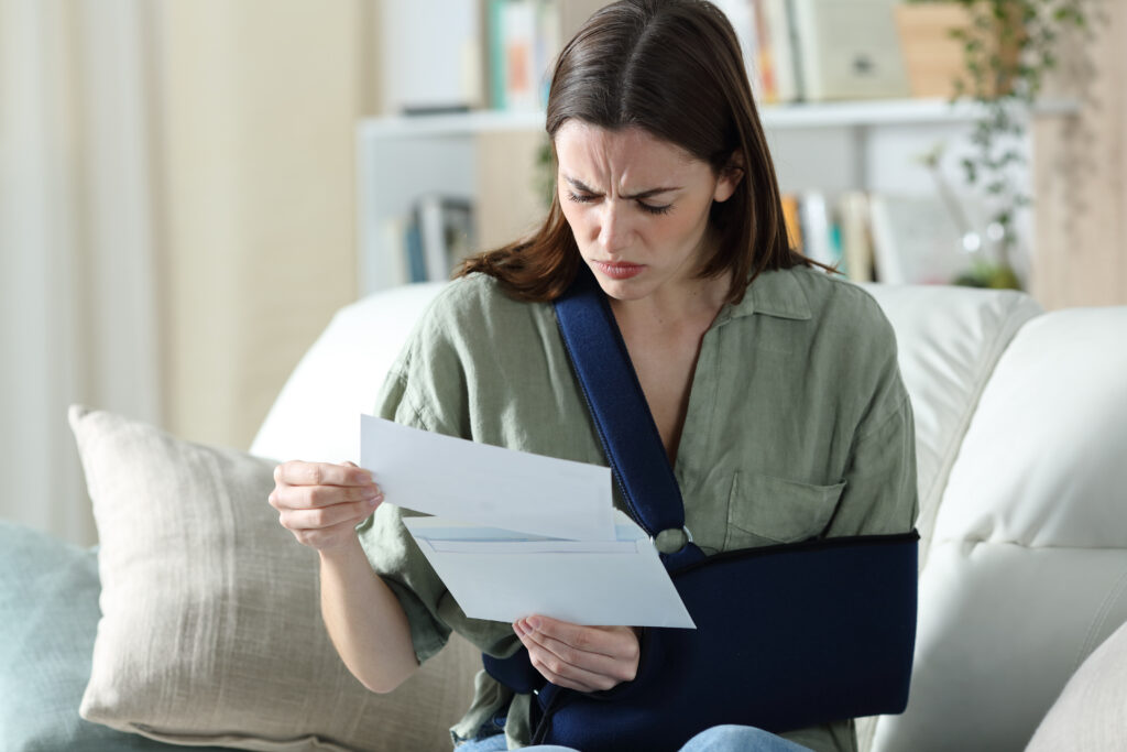 Woman with arm in a sling | bad faith claim | The Law Offices of Edward Smith LLC